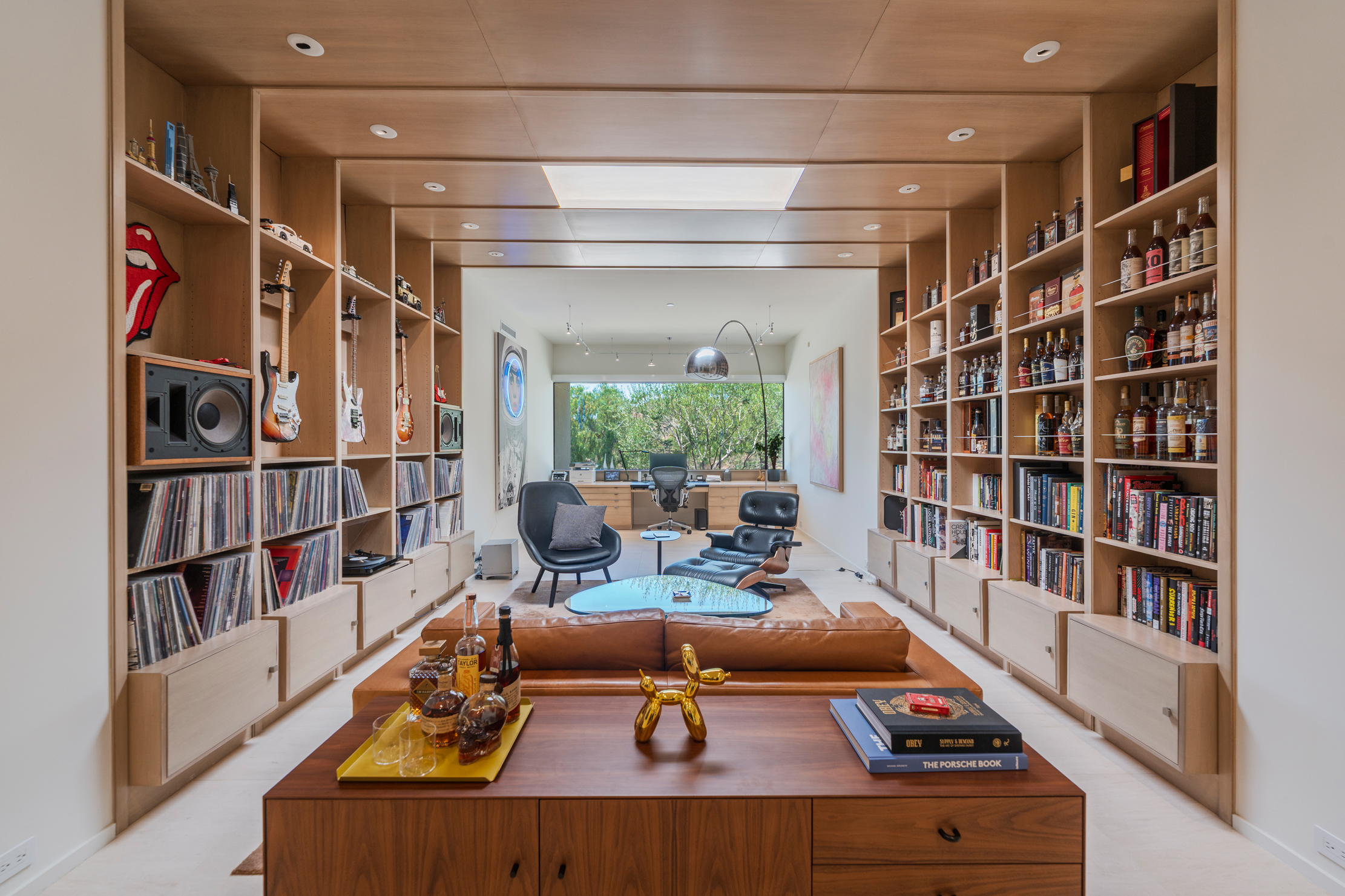 Library and entertainment room